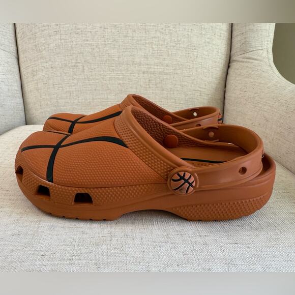 Crocs Kids Classic Basketball Clog Junior 6 Black Orange Sports Shoes Sandals - Picture 4 of 8